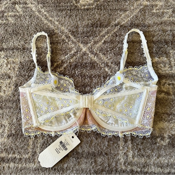 NWT For Love & Lemons 3D Daisy Underwire Bra 32DD - Picture 7 of 8